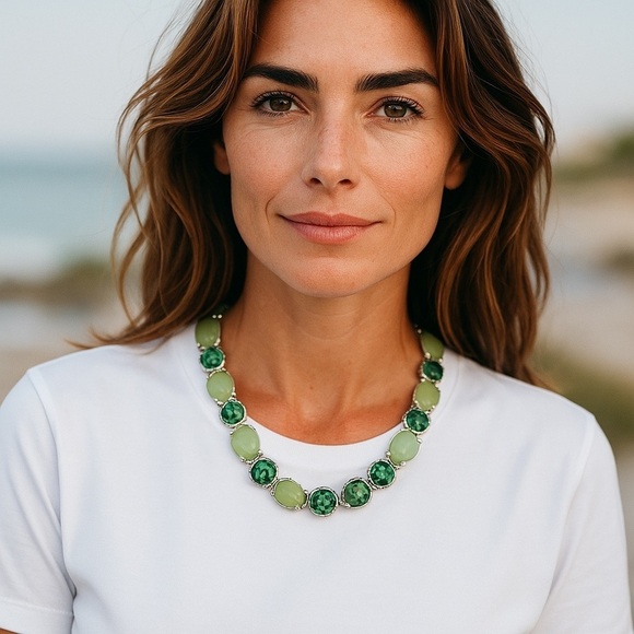 Anne Klein Women’s Green 16” Plus 3” Extender Crystal & Topaz Necklace EUC - Picture 1 of 6